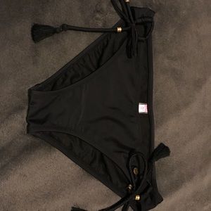Bikini bottoms with tassels